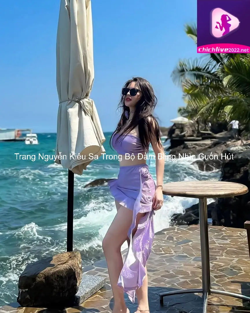 Trang Nguyễn Kiêu Sa Trong Bộ Đầm Bling Nhìn Cuốn Hút 2