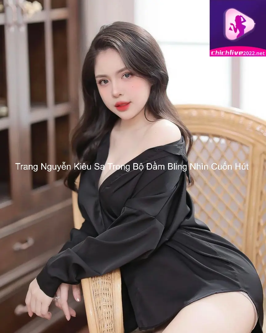 Trang Nguyễn Kiêu Sa Trong Bộ Đầm Bling Nhìn Cuốn Hút 5