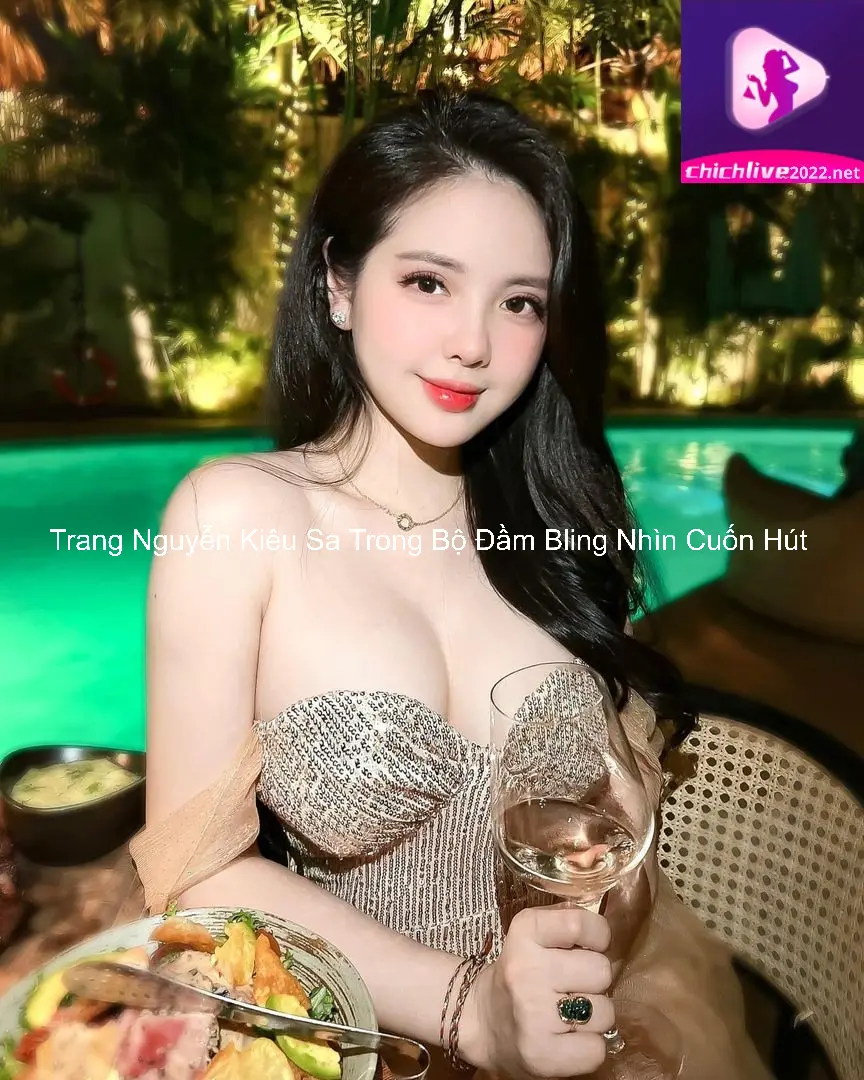 Trang Nguyễn Kiêu Sa Trong Bộ Đầm Bling Nhìn Cuốn Hút 7